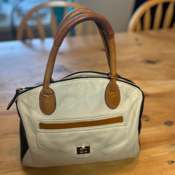 Danier Genuine Leather Luxury Cream and Tan Women's Handbag Like new - Picture 4 of 10